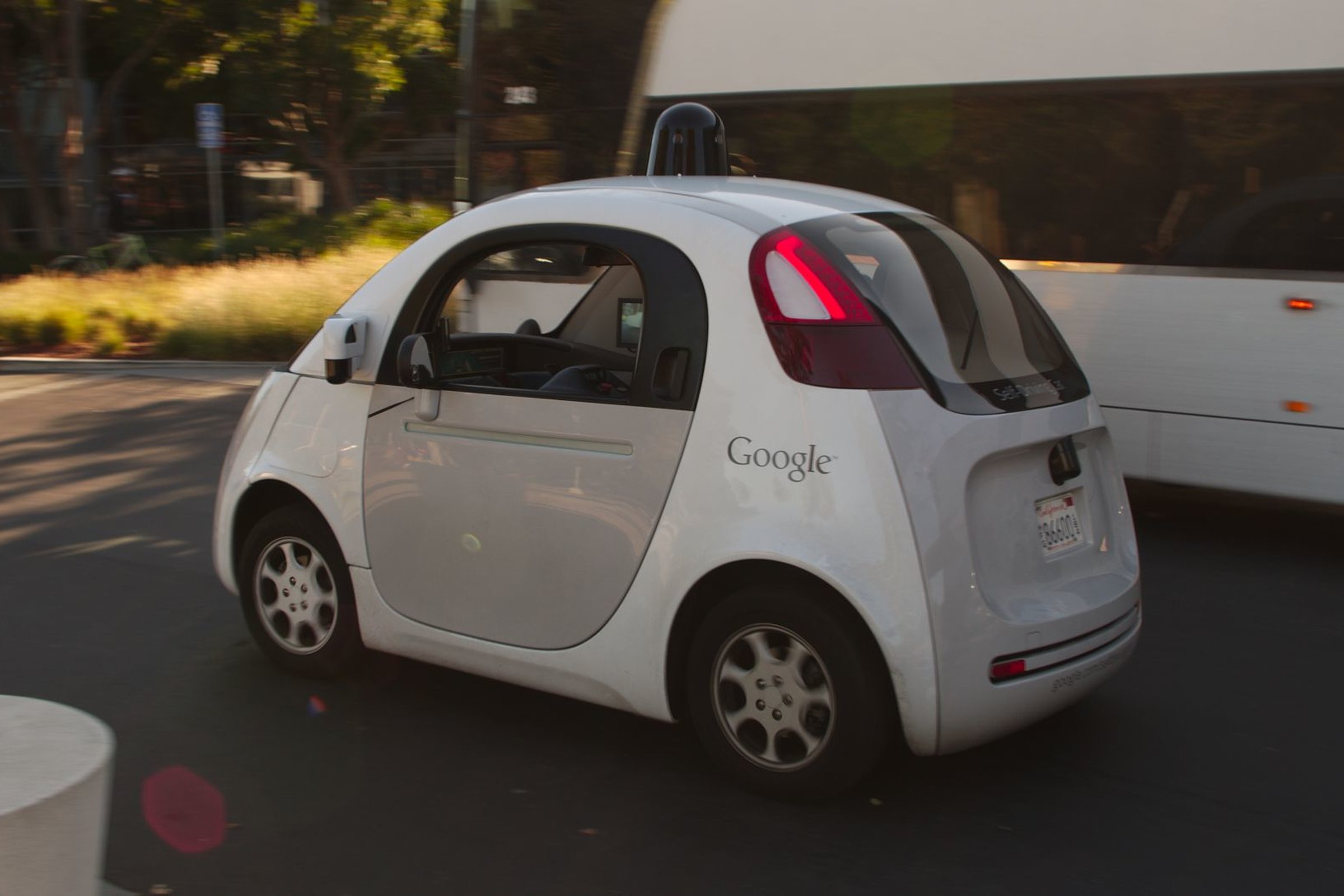 Driverless cars: talking ourselves out of the driver&rsquo;s seat
